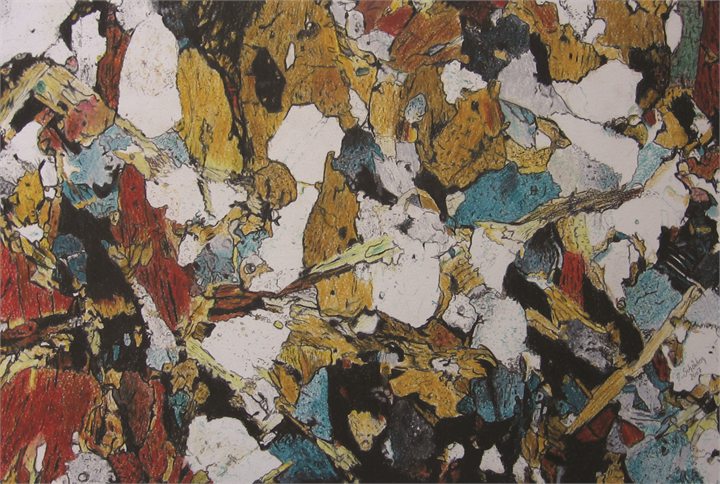 Petrographisches Gemälde Pyroxen-Amphibol-Gneis nach einem Gestein aus Karlstein an der Thaya, Waldviertel, von Dieter Schönberg